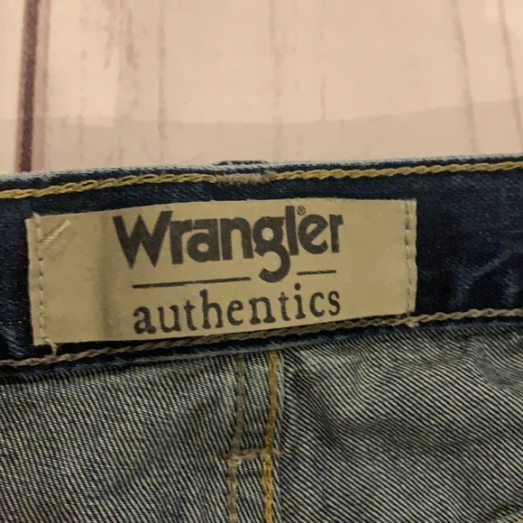 Wrangler Blue Jeans Size 34X30 - Picture 3 of 9